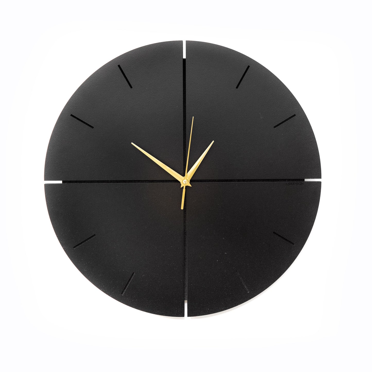 LSRDSGN Zwarte Klok - 40 cm - Minimalistic - Goudkleur Wijzers - Hout - Moderne - Klok - Wandklok - Ronde Muurklok - Design
