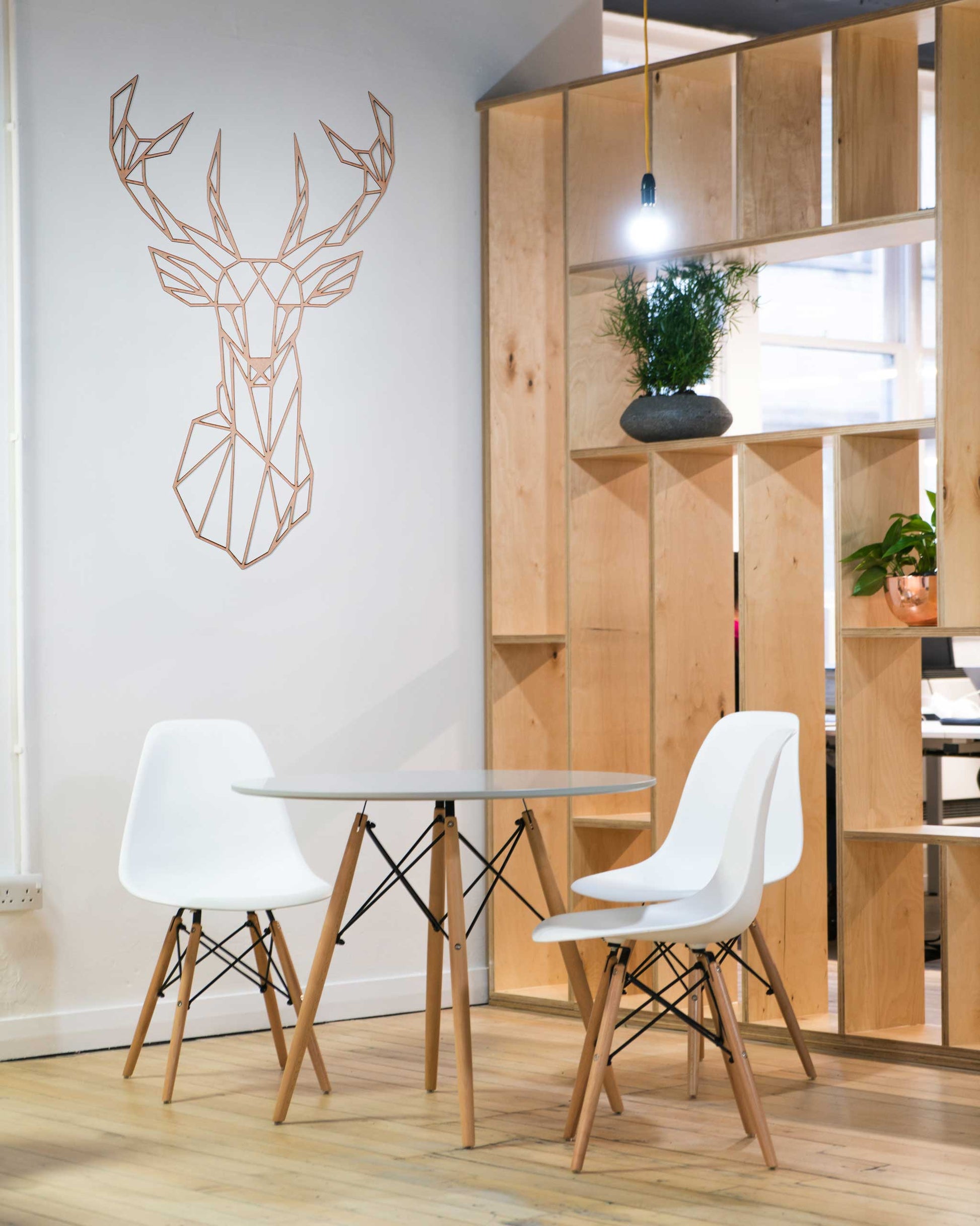 Geometrisch Hert | Hout- Geometricart-interieur-decoratie-wand-muur
